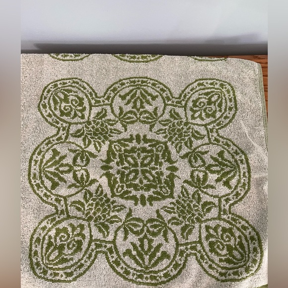 SOLD!!     Rare Find!!  Unusual smiley faces on Vintage Green/white - Picture 2 of 6